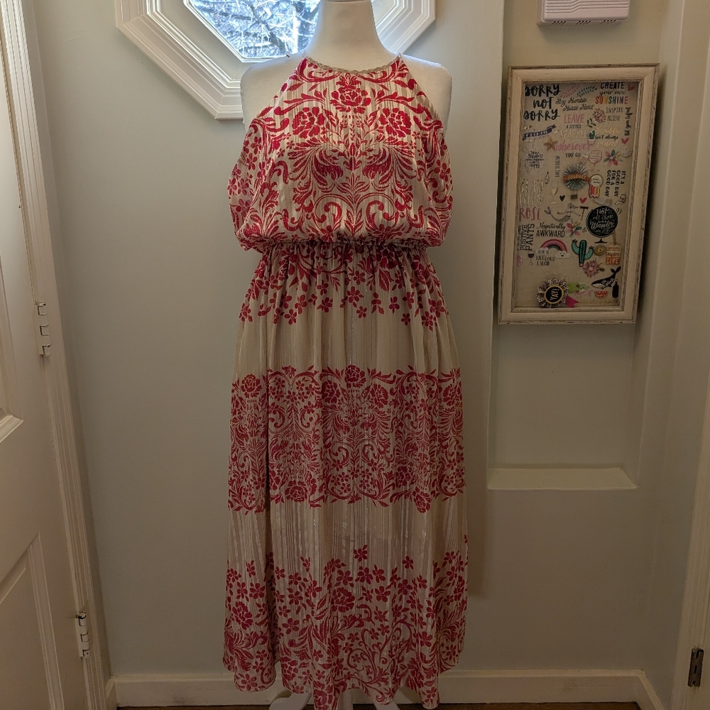 Sleeveless maxi dress with floral pattern